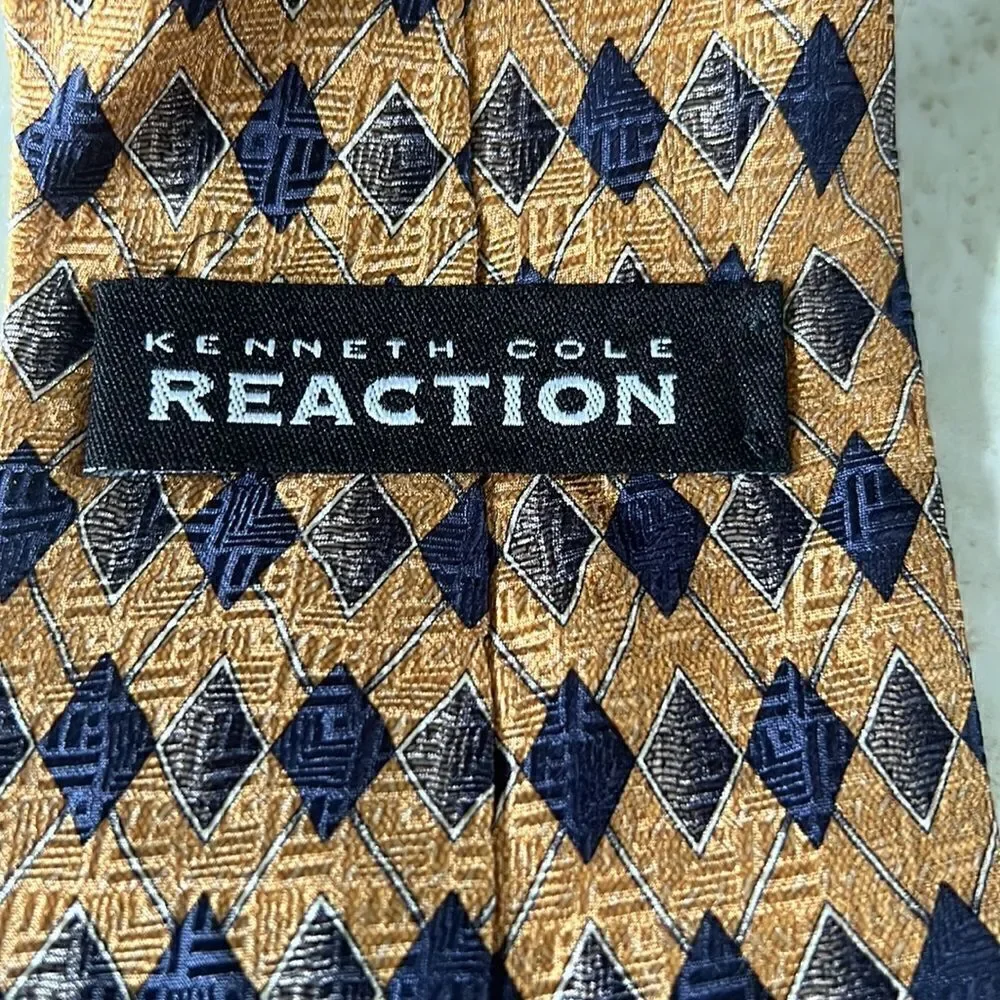 Kenneth Cole Mens Tie New!